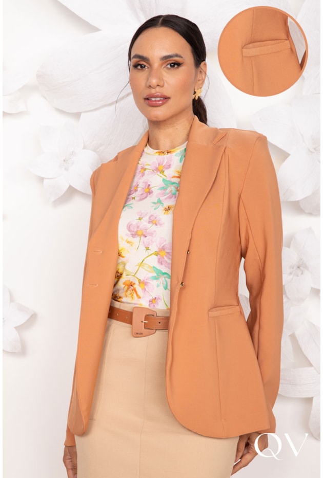 BLAZER EM ALFAIATARIA ALONGADO CARAMELO - LEKAZIS BLAZER EM ALFAIATARIA ALONGADO CARAMELO - LEKAZIS