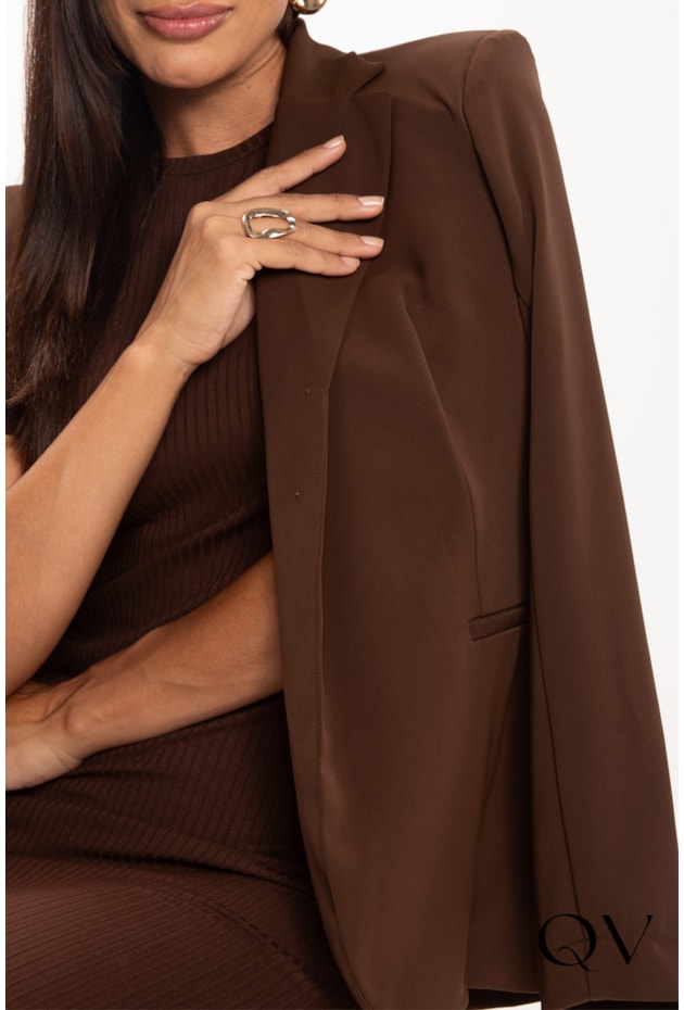 BLAZER EM PLANO DE ALFAIATARIA ALONGADO MARROM - LEKAZIS BLAZER EM PLANO DE ALFAIATARIA ALONGADO MARROM - LEKAZIS
