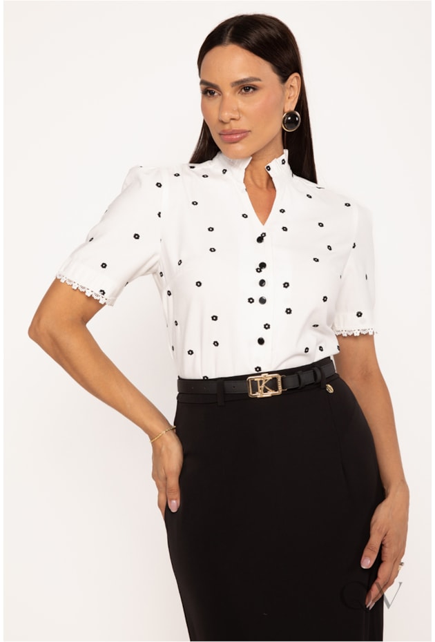 BLUSA BORDADA EM MINI FLORES EM ALFAIATARIA OFF WHITE - LEKAZIS