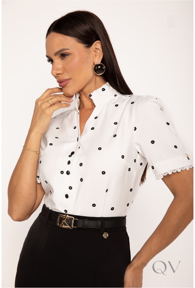 BLUSA BORDADA EM MINI FLORES EM ALFAIATARIA OFF WHITE - LEKAZIS