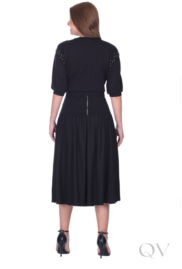 BLUSA BORDADA EM PÉROLAS E PONTO LUZ EM MALHA PRETO - HAPUK