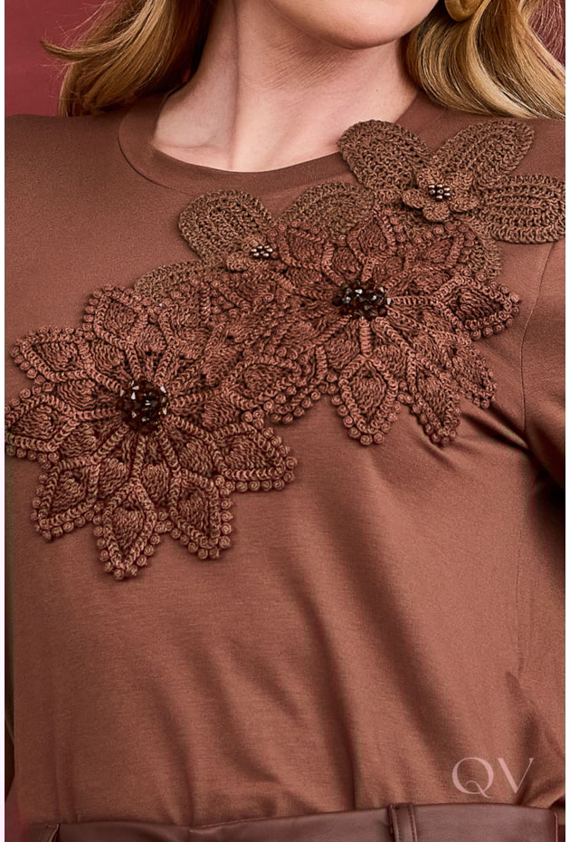 BLUSA BORDADA EM VISCOLYCRA MARROM - ARTSY
