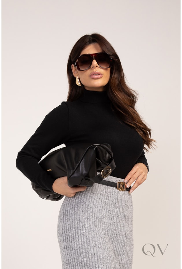 BLUSA CACHARREL GOLA ALTA EM TRICOT PRETO - LEKAZIS