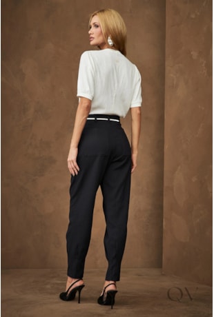 BLUSA COM BORDADO MANUAL DE FLOR EM VISCOSE OFF WHITE - ARTSY