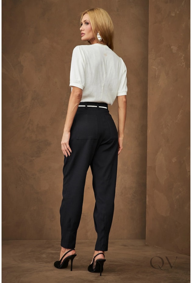 BLUSA COM BORDADO MANUAL DE FLOR EM VISCOSE OFF WHITE - ARTSY