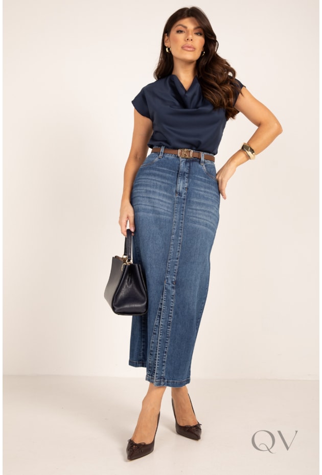 BLUSA COM DECOTE DEGAGÊ EM TRICOLINE ACETINADO MARINHO - LEKAZIS