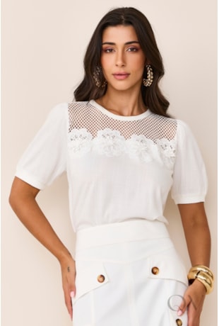 BLUSA COM DETALHE DE FLOR EM VISCOSE OFF WHITE - ARTSY