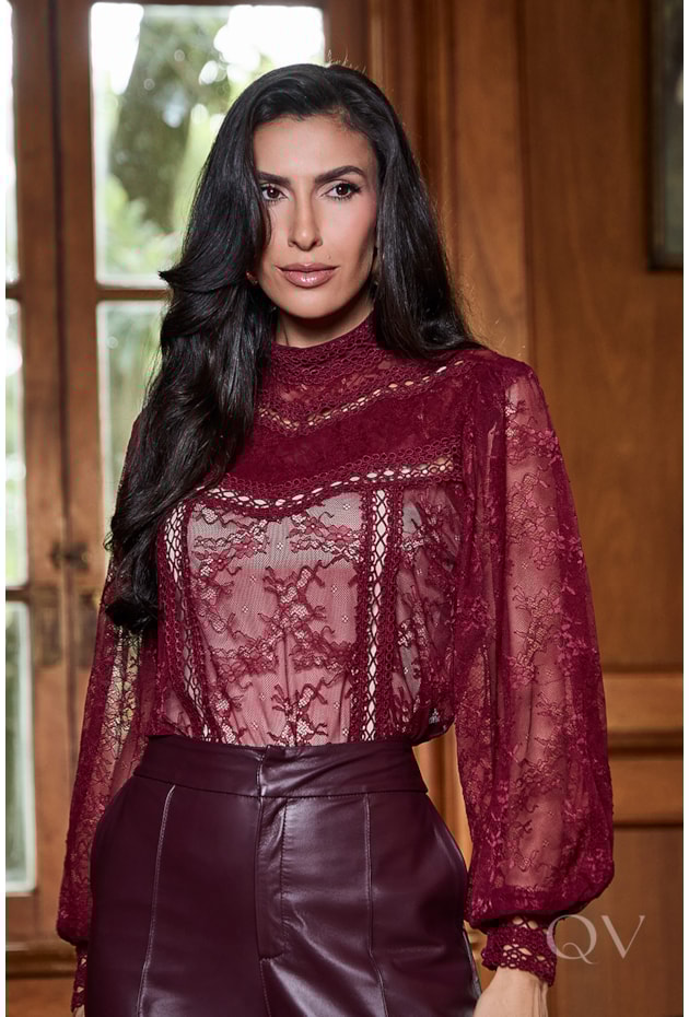 BLUSA COM ENTREMEIOS EM RENDA MARSALA - LUZIA FAZZOLLI