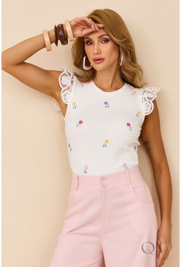 BLUSA COM ESTAMPA DE FLOR EM VISCOSE OFF WHITE - ARTSY