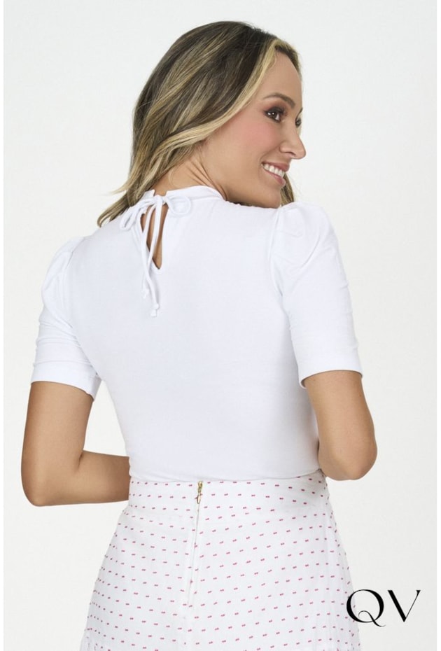 BLUSA COM RECORTE TRANSPASSADO BRANCA - VIA TOLENTINO BLUSA COM RECORTE TRANSPASSADO BRANCA - VIA TOLENTINO