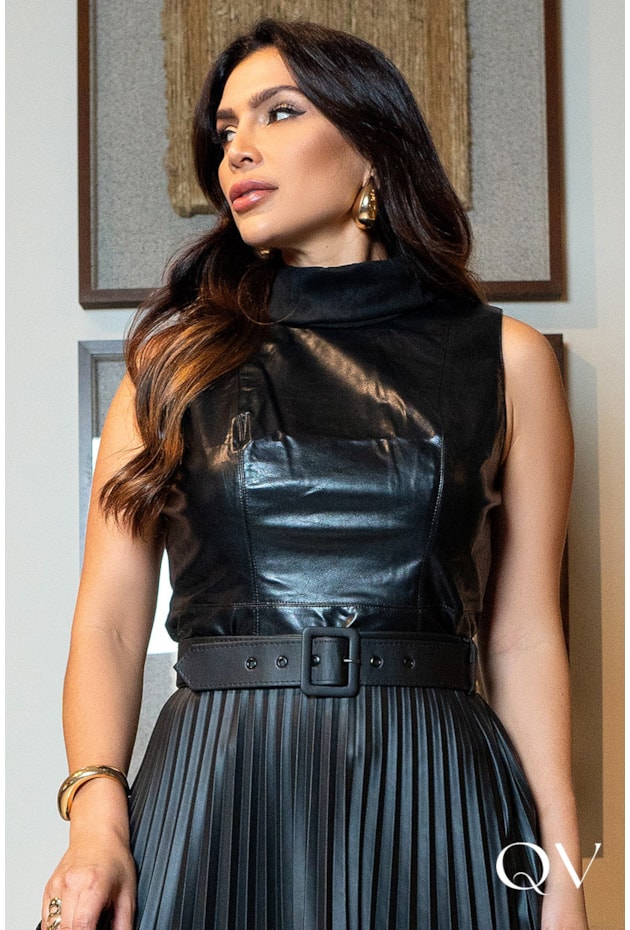 BLUSA COURO GOLA ALTA PRETO - LUZIA FAZZOLLI BLUSA COURO GOLA ALTA PRETO - LUZIA FAZZOLLI