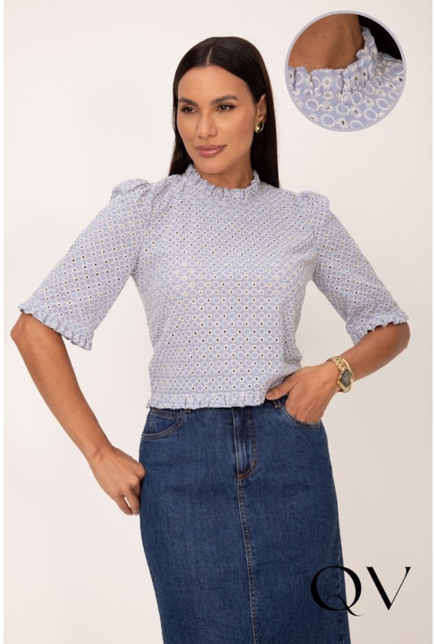 BLUSA CROPPED BORDADO OFF WHITE EM LAISE AZUL - LEKAZIS