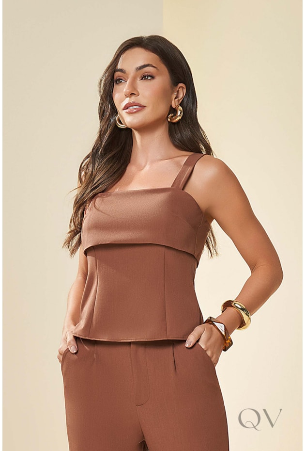 BLUSA DE ALÇA COMFY EM PLANO ALFAIATARIA CACAU - DOCE TRAMA