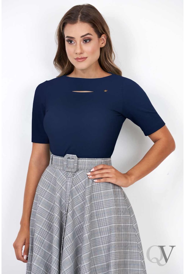 BLUSA DECOTE FECHADO E ABERTURA FRONTAL MARINHO - VIA TOLENTINO BLUSA DECOTE FECHADO E ABERTURA FRONTAL MARINHO - VIA TOLENTINO