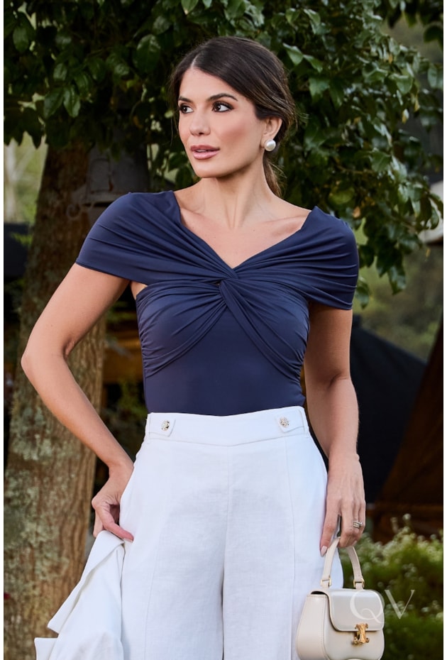 BLUSA DECOTE OMBRO A OMBRO EM MALHA FLUITY AZUL MARINHO - LUZIA FAZZOLLI