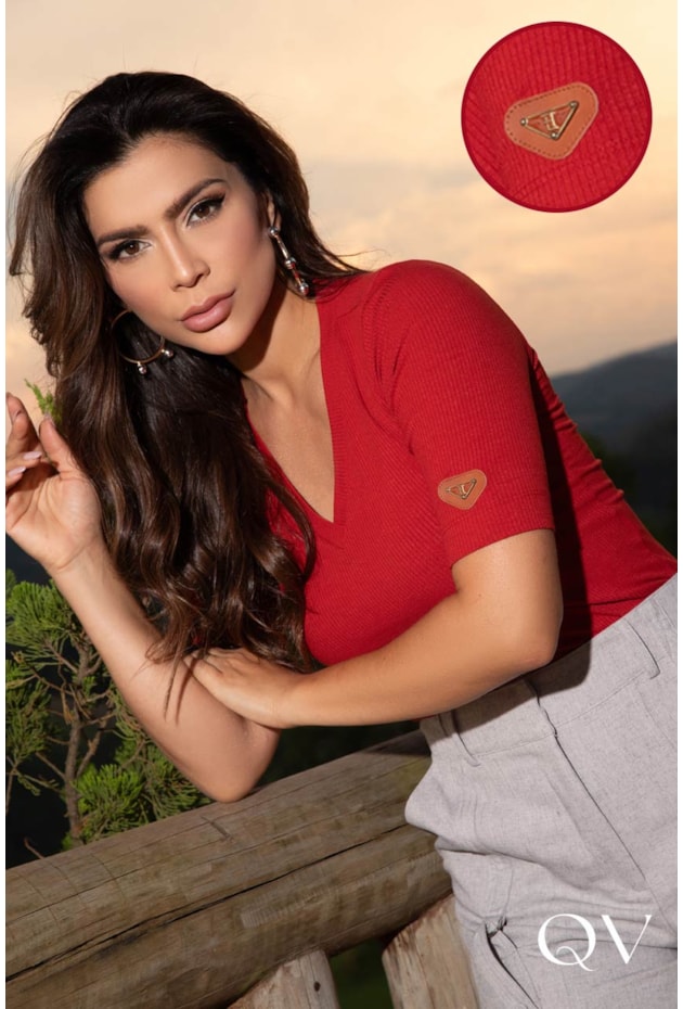 BLUSA EM MALHA CANELADA DECOTE EM V VERMELHO - LUZIA FAZZOLLI