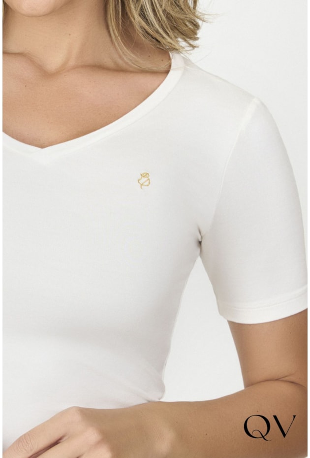 BLUSA EM MALHA DECOTE V BRANCO - VIA TOLENTINO BLUSA EM MALHA DECOTE V BRANCO - VIA TOLENTINO