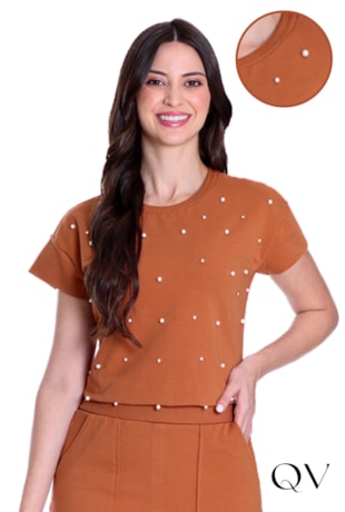 BLUSA EM MOLETINHO E RIBANA EM PÉROLAS DE PINO CARAMELO - HAPUK