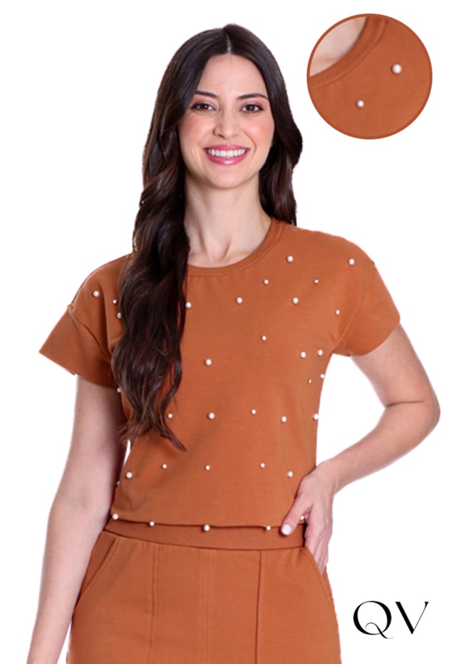 BLUSA EM MOLETINHO E RIBANA EM PÉROLAS DE PINO CARAMELO - HAPUK