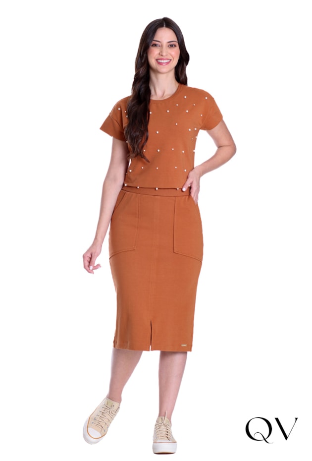 BLUSA EM MOLETINHO E RIBANA EM PÉROLAS DE PINO CARAMELO - HAPUK