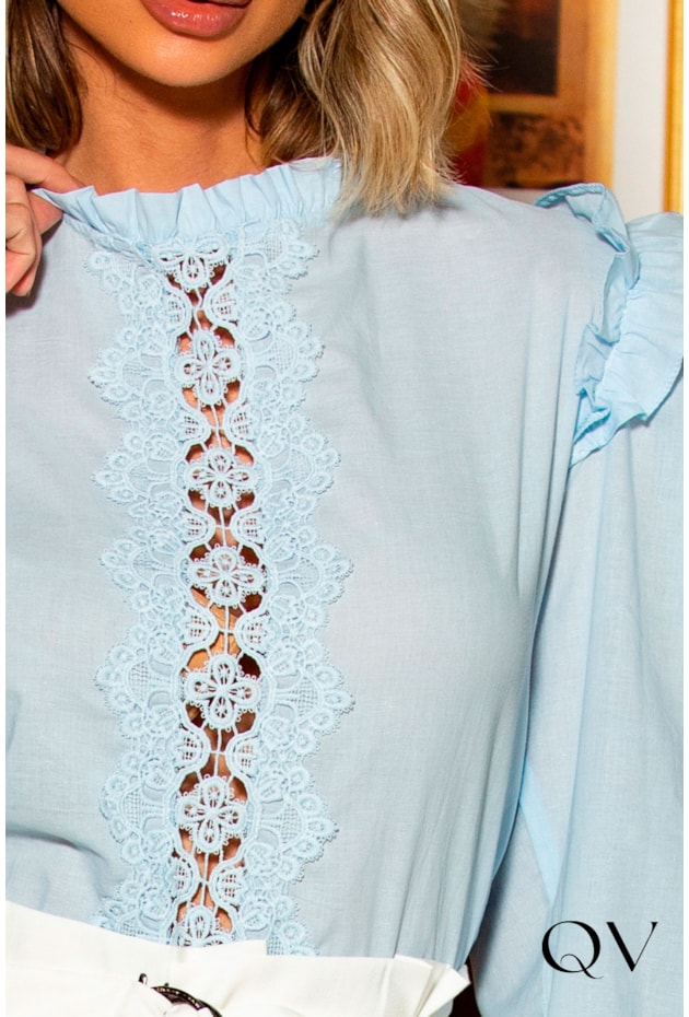 BLUSA ENTREMEIOS RENDA E FRUFRU AZUL - EVA BELLA BLUSA ENTREMEIOS RENDA E FRUFRU AZUL - EVA BELLA