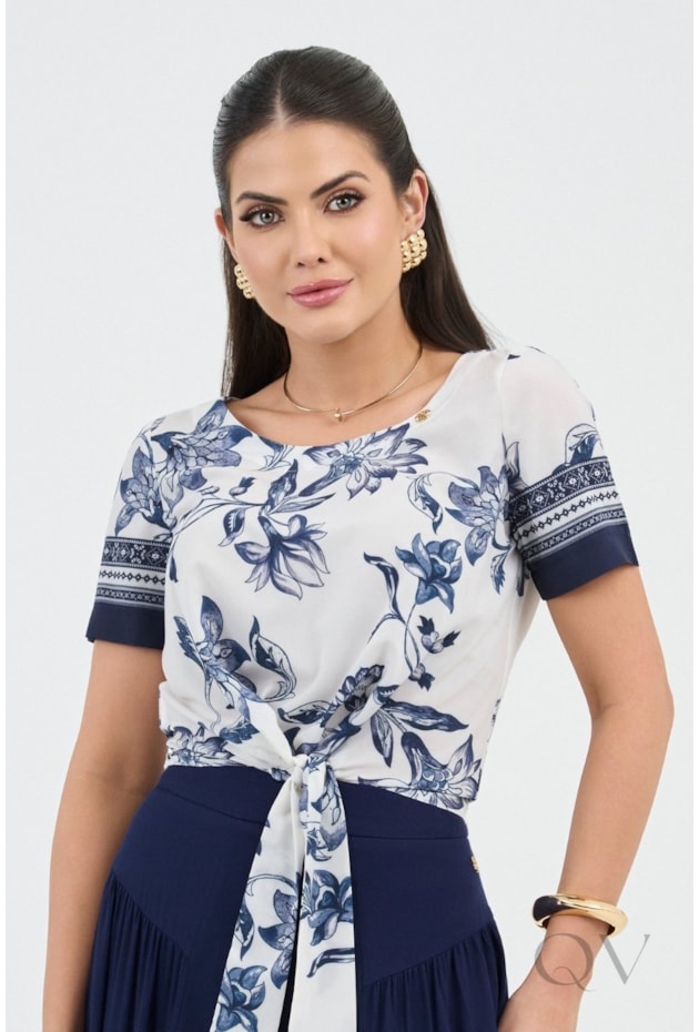 BLUSA ESTAMPADA EM PLANO COM AMARRAÇÃO AZUL MARINHO - VIA TOLENTINO