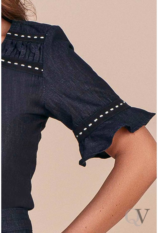 BLUSA JEANS DECOTE V E DETALHE AVIAMENTO - TITANIUM JEANS BLUSA JEANS DECOTE V E DETALHE AVIAMENTO - TITANIUM JEANS