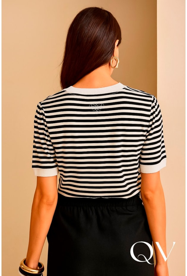 BLUSA LISTRADA COM DETALHE FLORAL EM PRETO E BRANCO - ARTSY