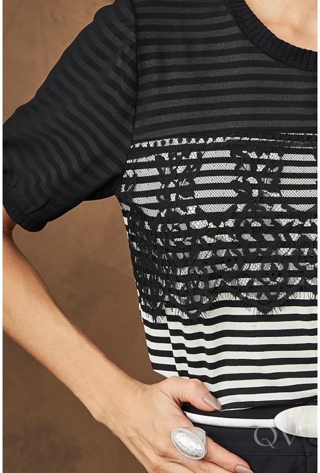 BLUSA LISTRADA COM RENDA EM VISCOSE PRETO - ARTSY