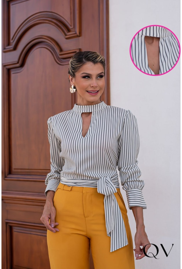 BLUSA LISTRADA DECOTE COM ABERTURA PRETO - EVA BELLA BLUSA LISTRADA DECOTE COM ABERTURA PRETO - EVA BELLA