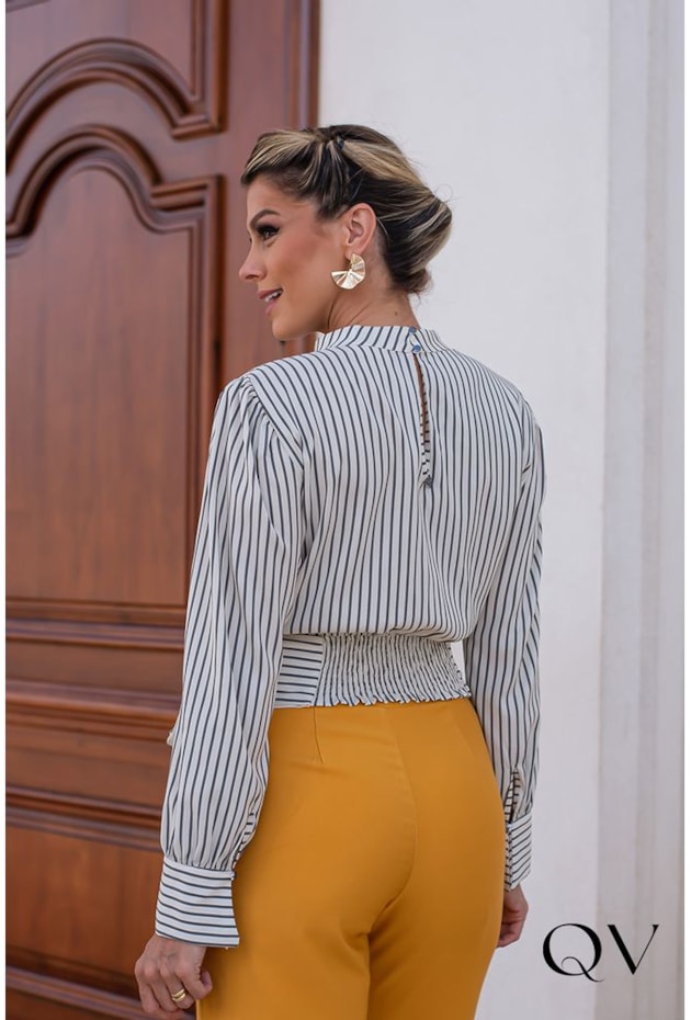 BLUSA LISTRADA DECOTE COM ABERTURA PRETO - EVA BELLA BLUSA LISTRADA DECOTE COM ABERTURA PRETO - EVA BELLA