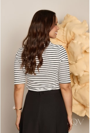 BLUSA LISTRADA MANGA CURTA EM MALHA CANELADA P&B - JANY PIM