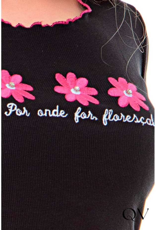 BLUSA MALHA CANELADA COM BORDADO FLORES PRETO - HAPUK