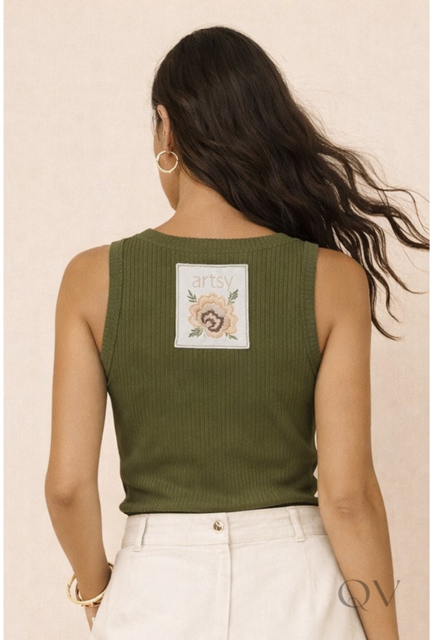 BLUSA REGATA CANELADA EM VISCOSE VERDE MILITAR - ARTSY