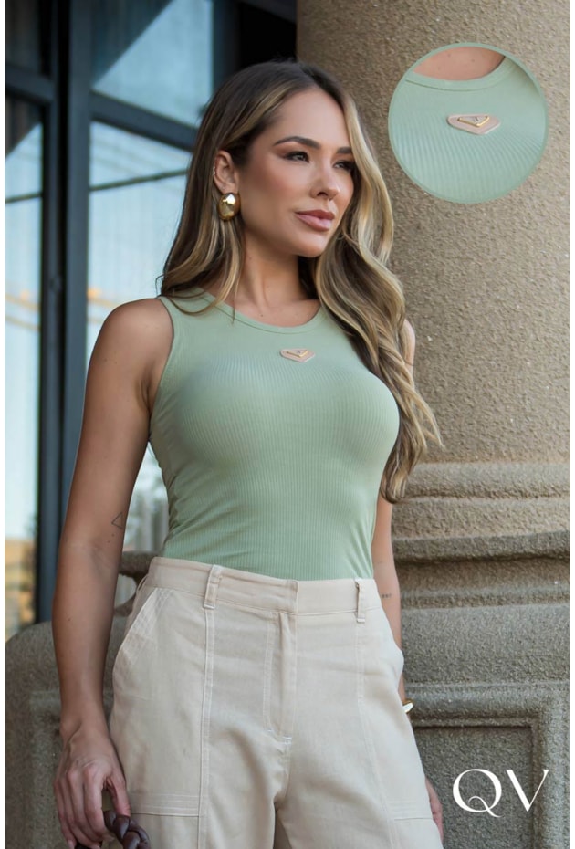 BLUSA REGATA CANELADA VERDE - LUZIA FAZZOLLI BLUSA REGATA CANELADA VERDE - LUZIA FAZZOLLI