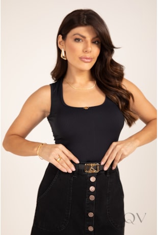 BLUSA REGATA EM MALHA CANELADA PRETO - LEKAZIS