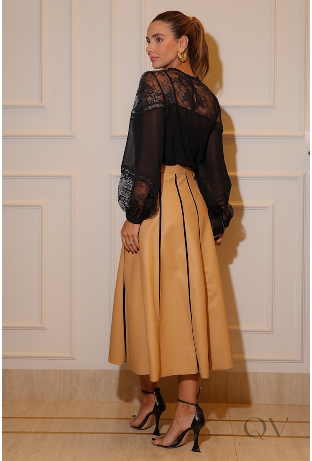 BLUSA RETA EM CHIFFON COM RENDA PRETO - LUZIA FAZZOLLI