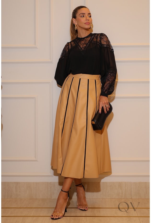 BLUSA RETA EM CHIFFON COM RENDA PRETO - LUZIA FAZZOLLI