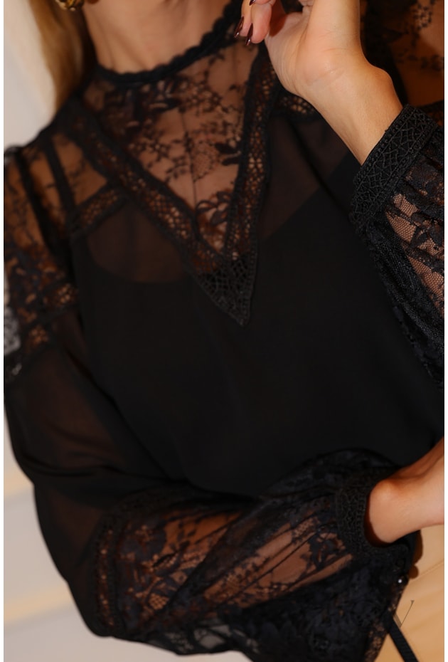 BLUSA RETA EM CHIFFON COM RENDA PRETO - LUZIA FAZZOLLI
