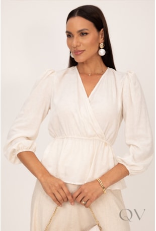 BLUSA TRANSPASSADA COM BABADO EM JACQUARD FLORAL OFF WHITE - LEKAZIS
