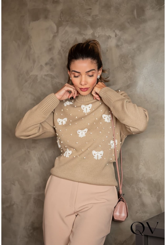 BLUSA TRICÔ LAÇOS E PÉROLAS BEGE - LUZIA FAZZOLLI BLUSA TRICÔ LAÇOS E PÉROLAS BEGE - LUZIA FAZZOLLI