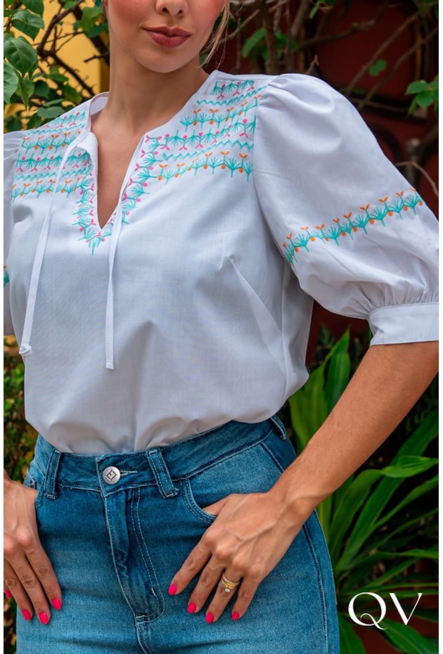 BLUSA TRICOLINE COM BORDADO BRANCO - LUZIA FAZZOLLI BLUSA TRICOLINE COM BORDADO BRANCO - LUZIA FAZZOLLI