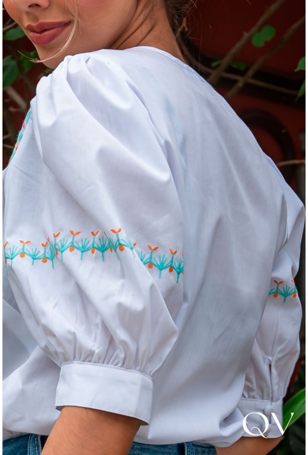 BLUSA TRICOLINE COM BORDADO BRANCO - LUZIA FAZZOLLI BLUSA TRICOLINE COM BORDADO BRANCO - LUZIA FAZZOLLI