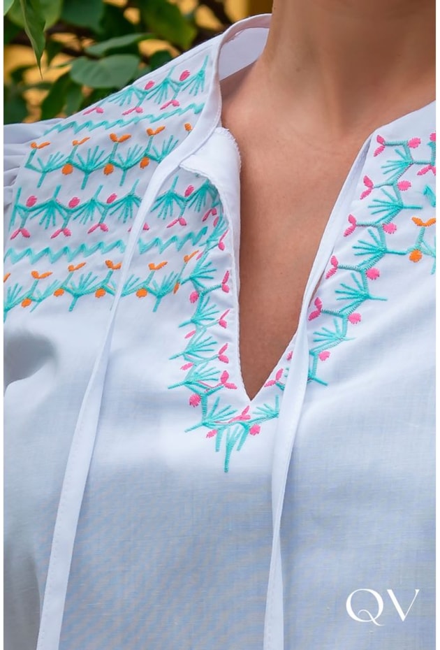BLUSA TRICOLINE COM BORDADO BRANCO - LUZIA FAZZOLLI BLUSA TRICOLINE COM BORDADO BRANCO - LUZIA FAZZOLLI
