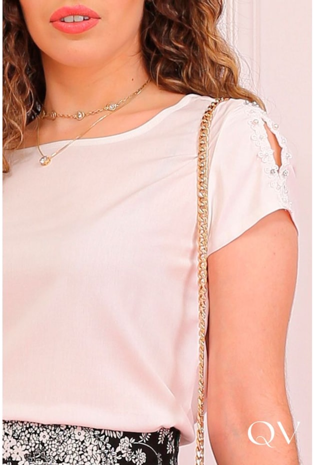 BLUSA VISCOSE DECOTE CANOA OFF WHITE - PURO SHARMY BLUSA VISCOSE DECOTE CANOA OFF WHITE - PURO SHARMY