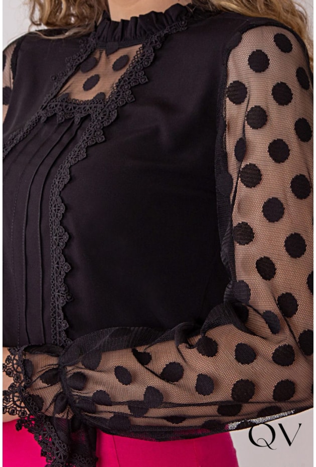 BLUSA VISCOSE MANGAS TULE POÁ PRETO - PURO SHARMY