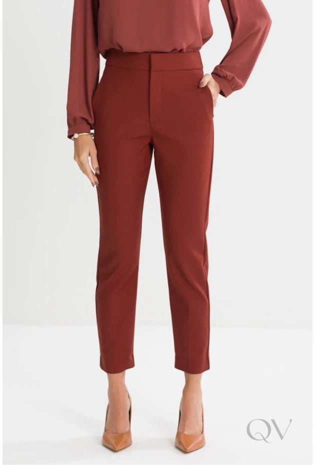 CALÇA AJUSTADA EM ALFAIATARIA MARROM PECAN - TLIC RIO