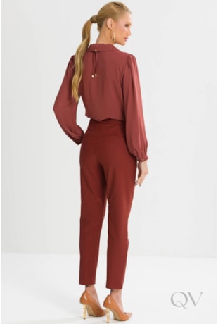 CALÇA AJUSTADA EM ALFAIATARIA MARROM PECAN - TLIC RIO