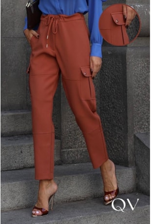 CALÇA EM ALFAIATARIA BOLSOS CARGO MARROM - LUZIA FAZZOLLI CALÇA EM ALFAIATARIA BOLSOS CARGO MARROM - LUZIA FAZZOLLI