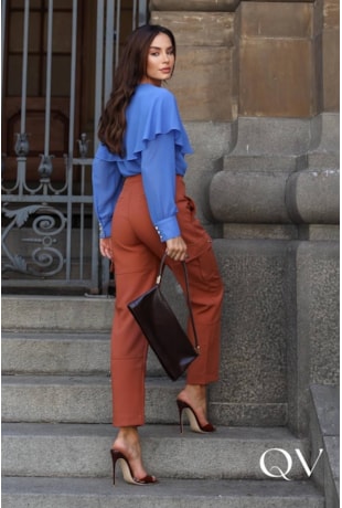CALÇA EM ALFAIATARIA BOLSOS CARGO MARROM - LUZIA FAZZOLLI CALÇA EM ALFAIATARIA BOLSOS CARGO MARROM - LUZIA FAZZOLLI